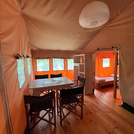 La Tuque مكان تخييم