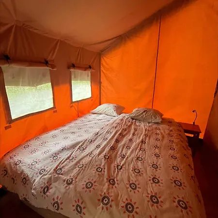 La Tuque مكان تخييم *