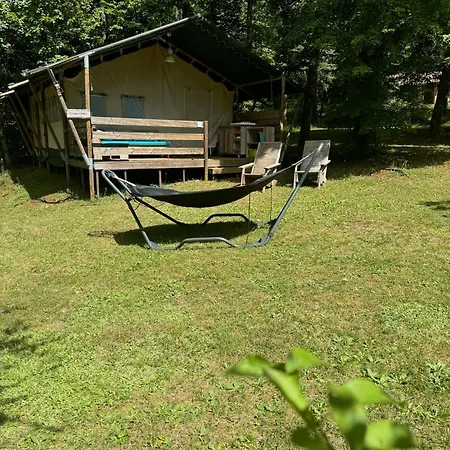 مكان تخييم La Tuque